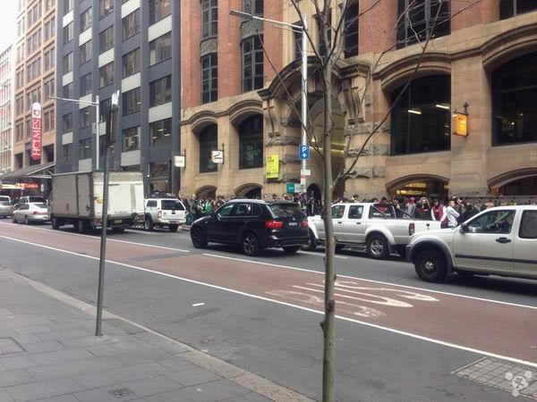 ���ȴ��ˣ�Χ���������iPhone 6/6 Plus����ʢ��(ͼ)_�ֻ���Ѷ_�ֻ�ѧԺ_��վ