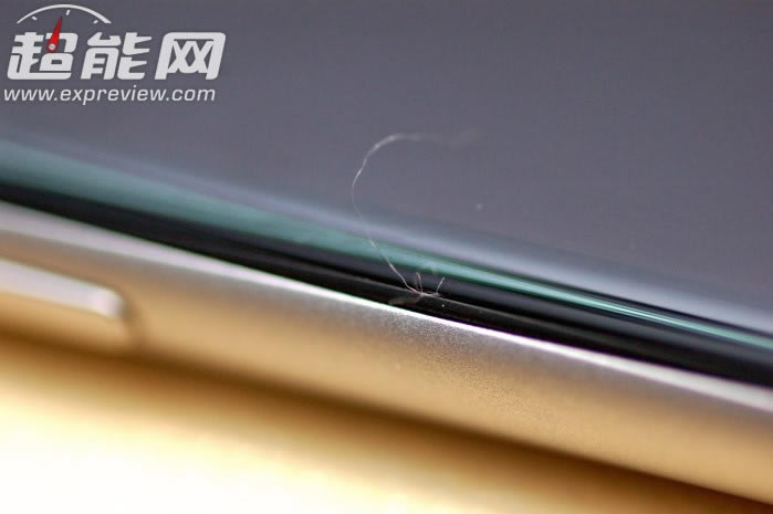 iphone6 plus边框容易夹头发和胡子 摄像头也陷入同样问题_苹果手机_手机学院_本站