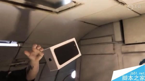 你见过吗?苹果iPhone 7零重力环境下开箱视频_苹果手机_手机学院_本站