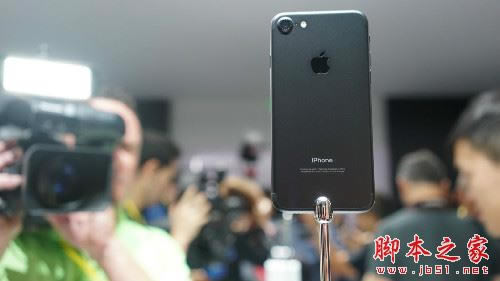 iPhone7亮黑色好看吗?iPhone7亮黑色上手体验评测_苹果手机_手机学院_本站