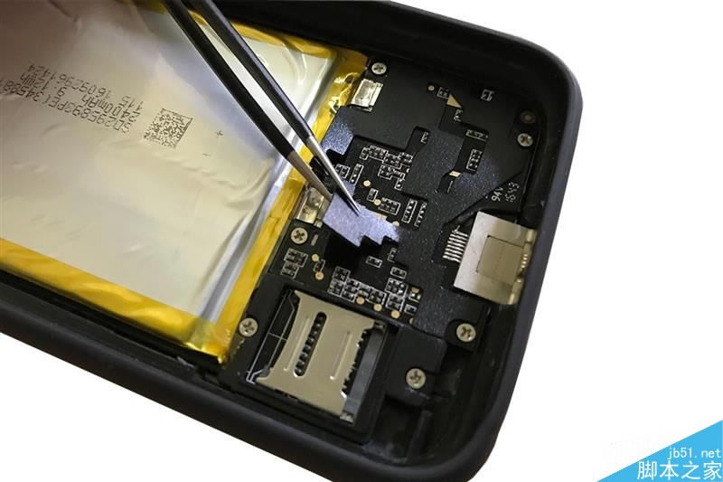 型号ME7086A的酷能量iPhone 7背夹电池拆解图赏_手机知识_手机学院_本站