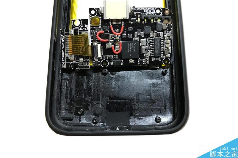 型号ME7086A的酷能量iPhone 7背夹电池拆解图赏_手机知识_手机学院_本站