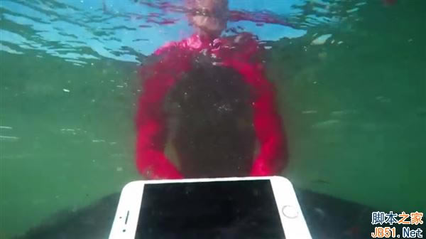 iPhone7防水功能怎么样?iPhone7/7 plus防水性能测试对比评测_苹果手机_手机学院_本站