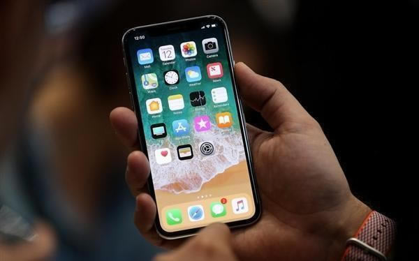 iPhone X再曝新漏洞:收到来电屏幕延迟亮起且电话无法接听_手机资讯_手机学院_本站