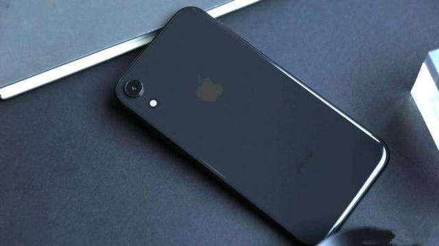 新款iPhoneSE和iPhoneXR哪款好 新款iPhoneSE和iPhoneXR区别对比_手机评测_手机学院_本站