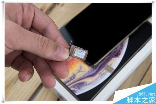 iPhone XR怎么装卡/插卡?iPhone XR SIM卡安装图文教程