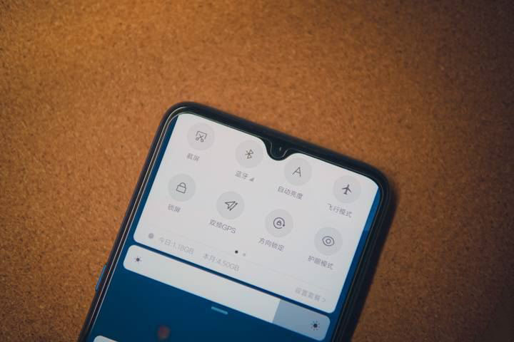 小米9和iPhone XR哪个值得买 小米9和iPhone XR手机区别对比_手机评测_手机学院_本站