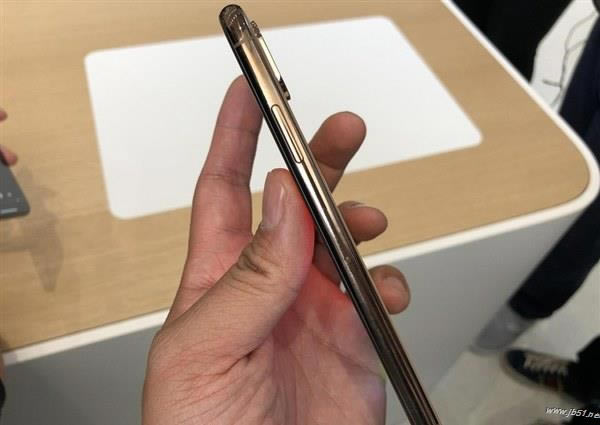 iPhone XS金色版美不美？iPhone XS 金色版真机上手图赏