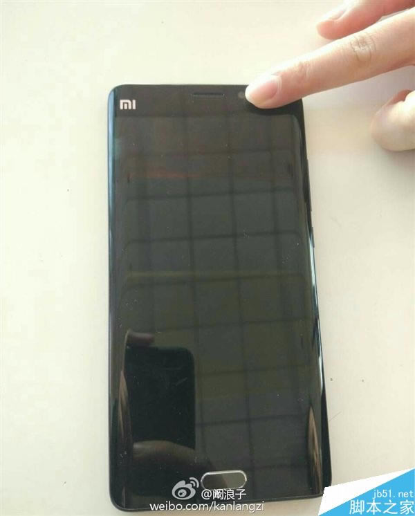 小米Note 2正反面真机图曝光:深邃的黑_手机资讯_手机学院_本站