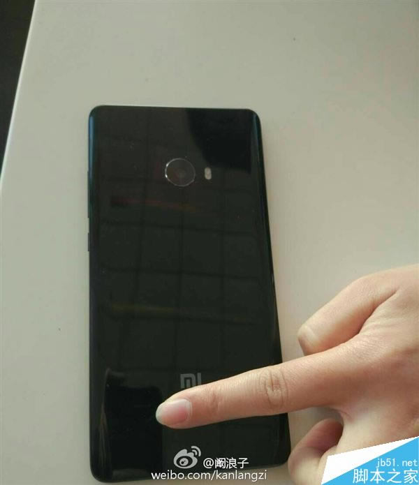 小米Note 2正反面真机图曝光:深邃的黑_手机资讯_手机学院_本站