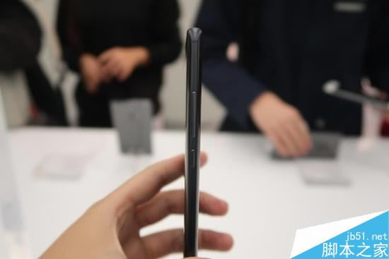 你更喜欢哪一款?小米Note 2亮黑和冰川银双色高清图赏_安卓手机_手机学院_本站