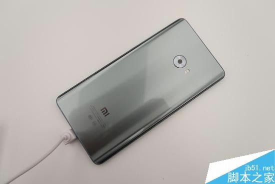 你更喜欢哪一款?小米Note 2亮黑与冰川银双色高清图赏