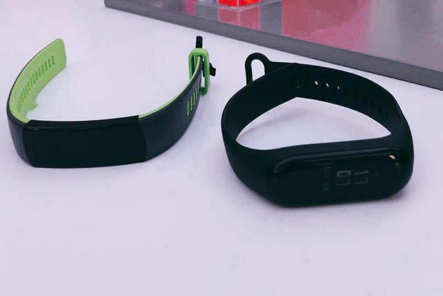 小米手环3和荣耀手环3买哪个好 荣耀手环3与小米手环3区别对比详细评测_硬件综合_硬件教程_本站