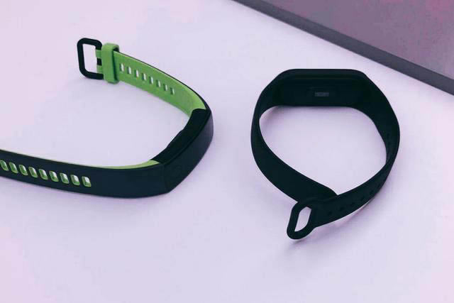 小米手环3和荣耀手环3买哪个好 荣耀手环3与小米手环3区别对比详细评测_硬件综合_硬件教程_本站