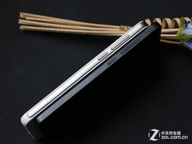 尖Phone:谁是1999王者 荣耀6对比小米4