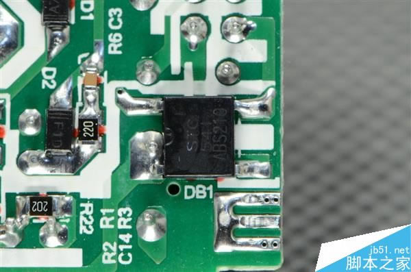 小米5标配充电器拆解测试:做工扎实