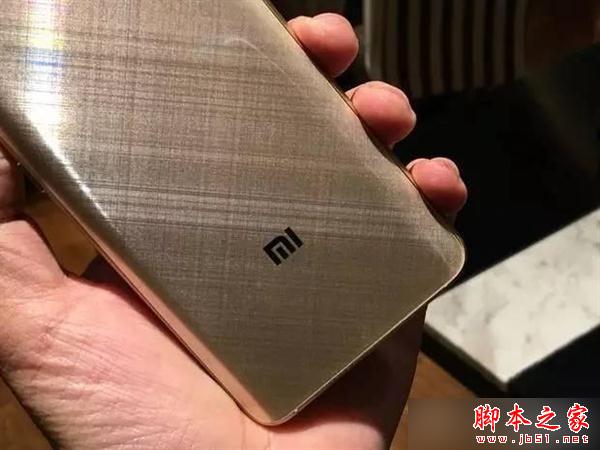 小米5金色和紫色哪个好看?小米5手机紫色版和金色版真机对比_安卓手机_手机学院_本站