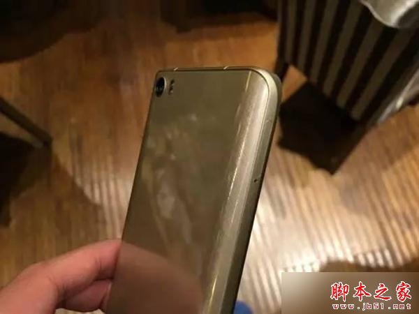 小米5金色和紫色哪个好看?小米5手机紫色版和金色版真机对比_安卓手机_手机学院_本站