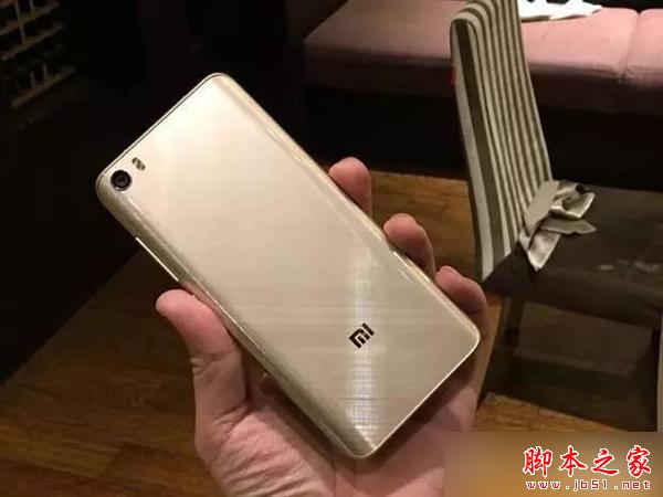 小米5金色和紫色哪个好看?小米5手机紫色版和金色版真机对比_安卓手机_手机学院_本站