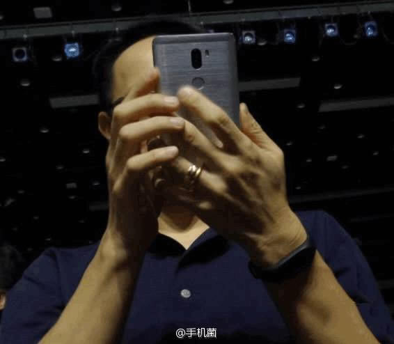 小米5S和小米5S Plus哪个好?小米5S和5S Plus真机对比图_手机评测_手机学院_本站