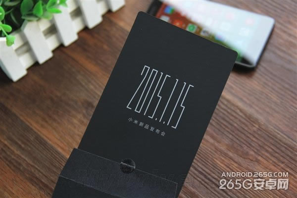 小米5发布会实体邀请函:一张黑纸板