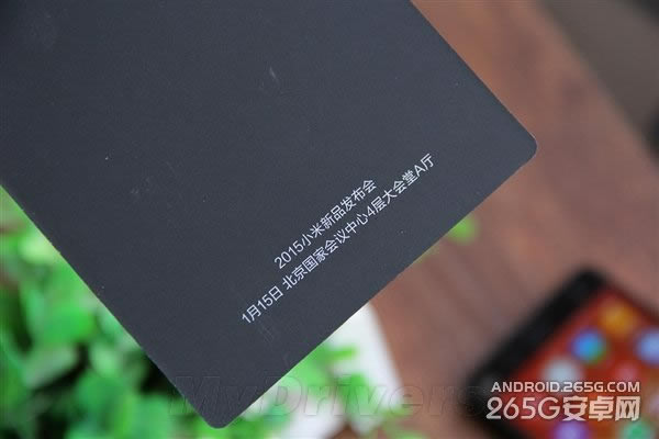 小米5发布会实体邀请函:一张黑纸板