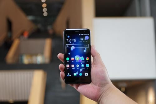 小米6和HTC U11哪个值得买?小米6和HTC U11外观、性能及拍照全面对比评测_手机评测_手机学院_本站