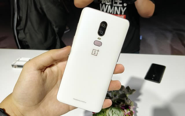 一加手机6和小米MIX2S买哪个好 小米MIX2S和一加6区别对比详细评测_手机评测_手机学院_本站